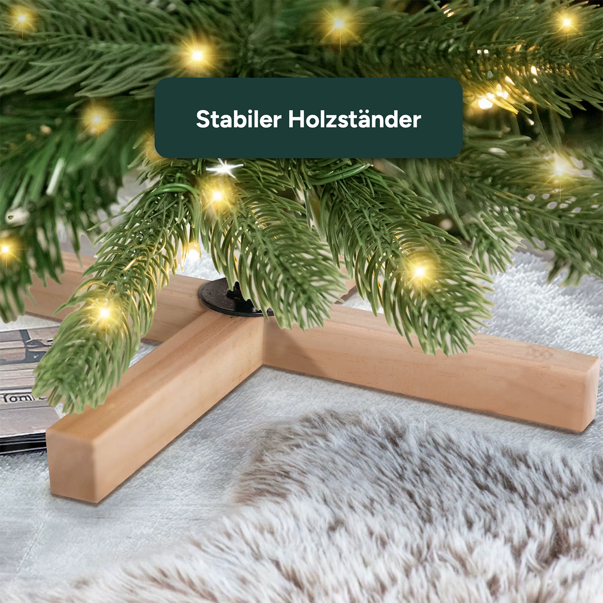 Künstlicher Weihnachtsbaum Premium | mit LED Beleuchtung & Holzständer