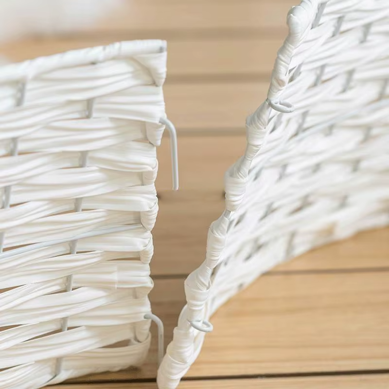 Weihnachtsbaumrock im Rattan-Look